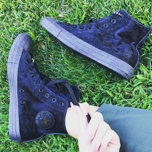 NWB 🤩 CONVERSE X MILEY VELVET ALLSTAR